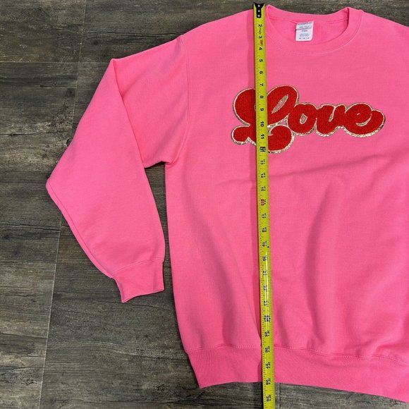 LOVE Chenille Patch Crewneck Sweatshirt Women‎ Size Medium Pink - Picture 7 of 8